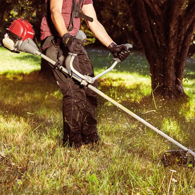 UMK 435 UE 4-stroke Petrol Brushcutter with Bike Handle