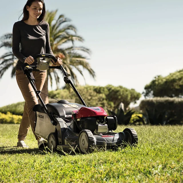 HRX 476 VY Self-propelled Petrol Lawn Mower