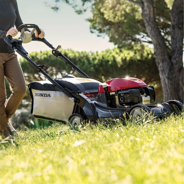 HRX 476 HY Self-propelled Petrol Lawn Mower with Mulching & Roto Stop®