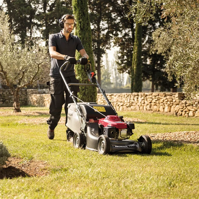 HRH 536 HX Self-propelled Professional Petrol Lawn Mower