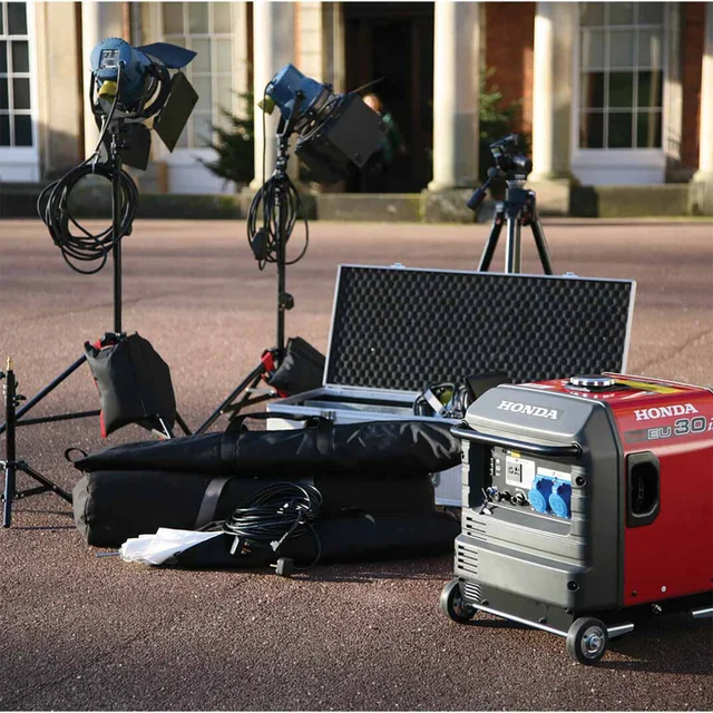 EU30iS 3000W Generator
