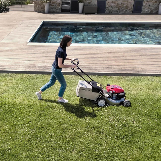 Izy HRG 466 SKEP Self-propelled Petrol Lawnmower with Mulching