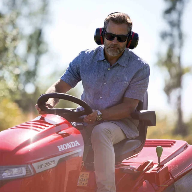 HF 2625 HME Premium Lawn Tractor with Versamow® Mulching