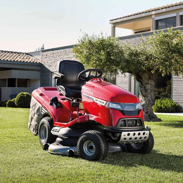 HF 2625 HTE Premium Lawn Tractor with Versamow® Mulching and Electric Tip