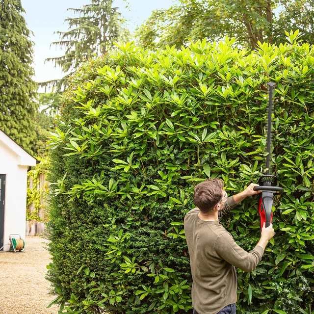 Cordless Hedgetrimmer + 4AH Battery & Fast Charger Bundle
