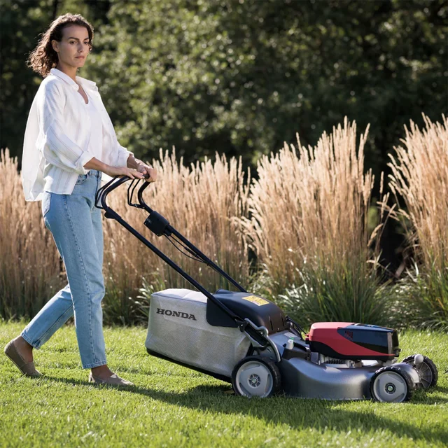 HRG 416 XB Lawnmower Bundle Inc. 4AH Battery & Fast Charger