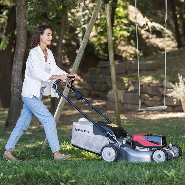 HRG 466 XB Lawnmower Bundle Inc. 6AH Battery & Fast Charger