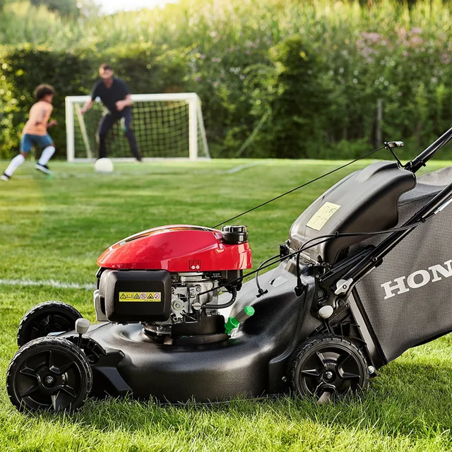 HRN 536 VK Self-propelled Petrol Lawnmower with Mulching