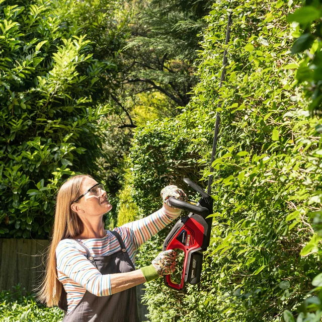 Cordless Hedgetrimmer + 4Ah battery & charger